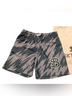 BKTSQD Black & Gray mesh shorts - boys size XL - brand new